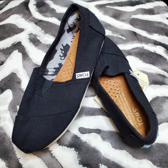 (SOLD) TOMS Animal Print Canvas Slip ons - Picture 7 of 15